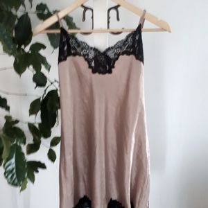 ❤ 3/30$- pinky pearl and black lace slip dress